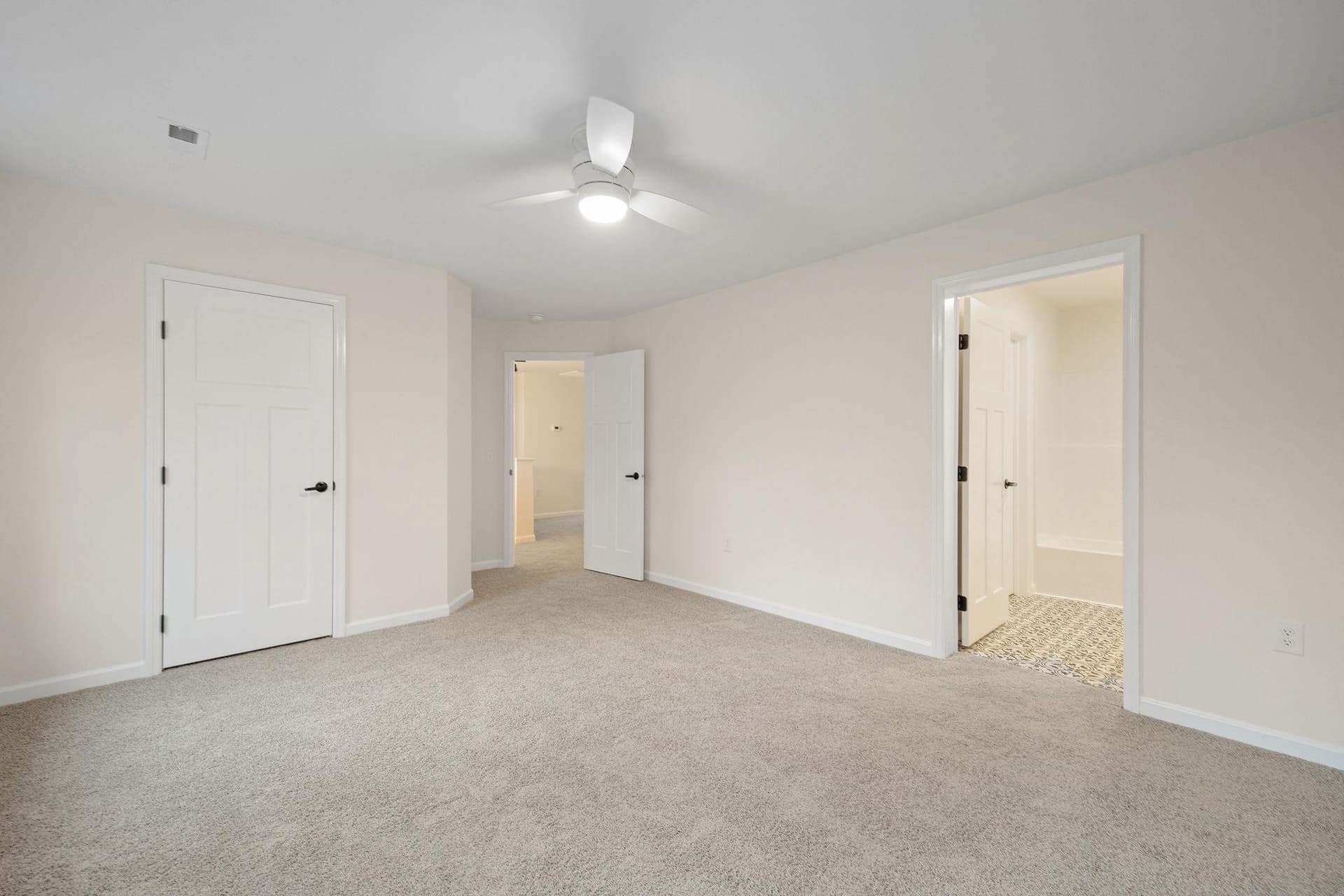 104 E Haven Court photo 32