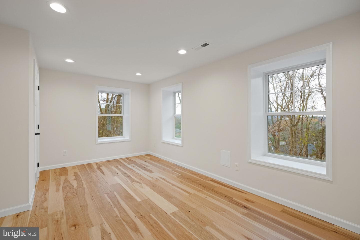 104 E Haven Court photo 40
