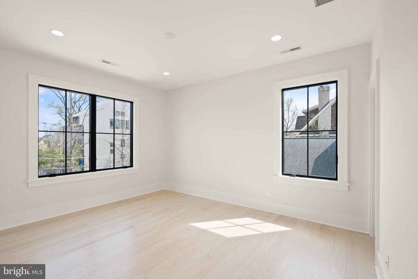 802 N Edgewood Street photo 35