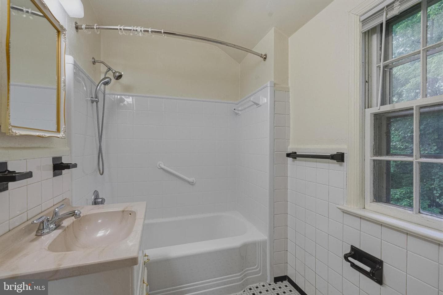 2407 N Vermont Street photo 11