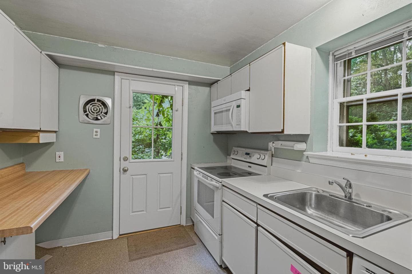 2407 N Vermont Street photo 6