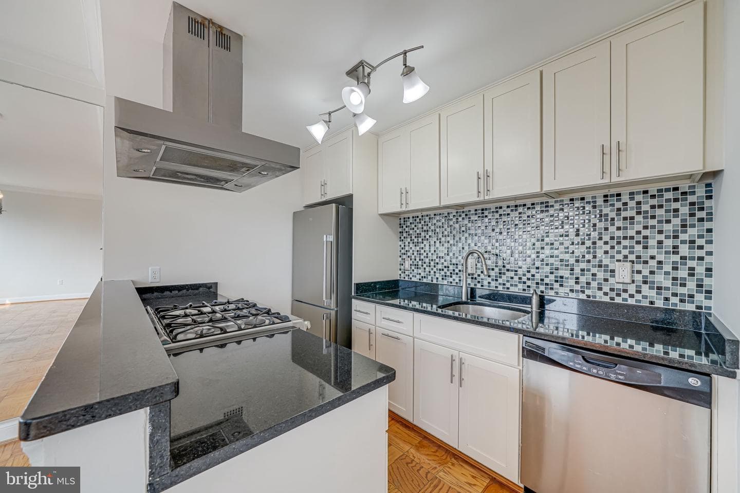4390 Lorcom Lane #810