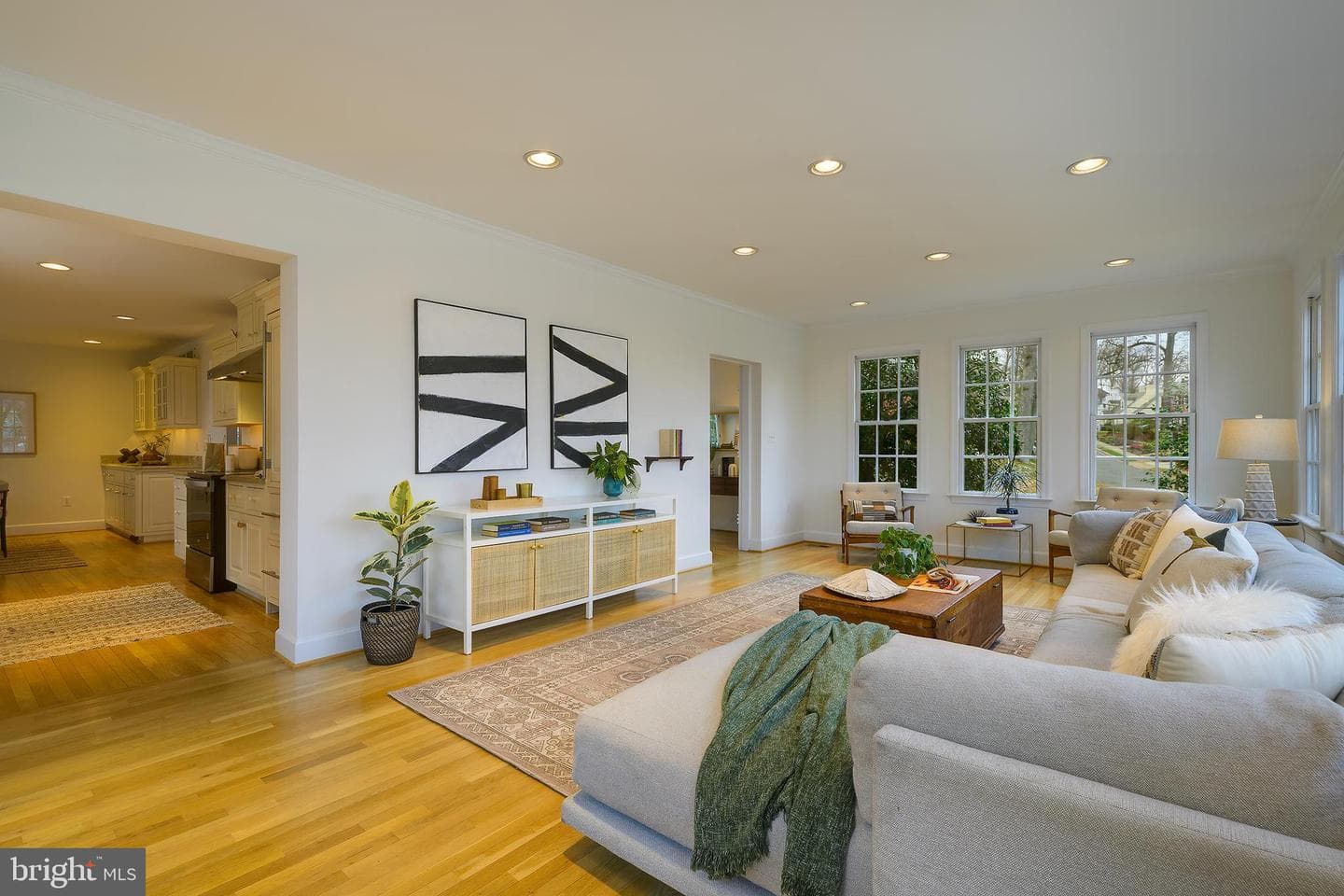 2625 S Hayes Street photo 11