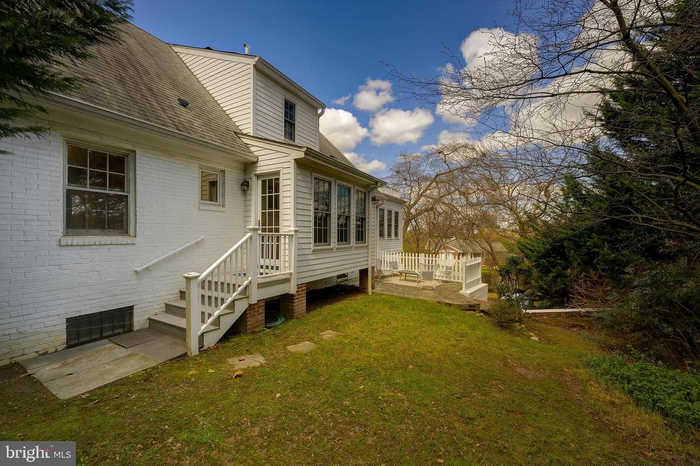 2625 S Hayes Street photo 3