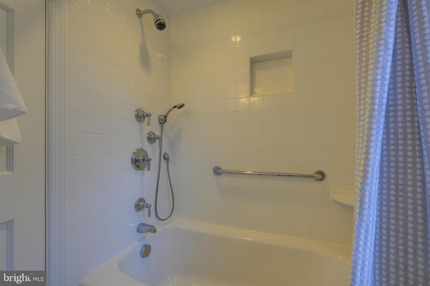 2625 S Hayes Street photo 32