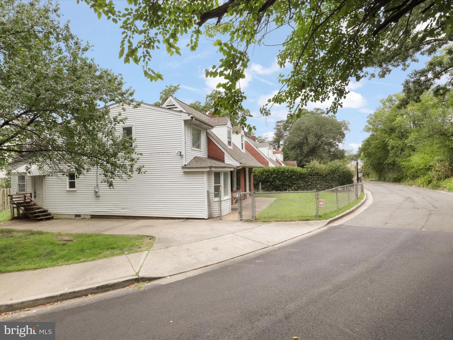 2400 Arlington Boulevard photo 3