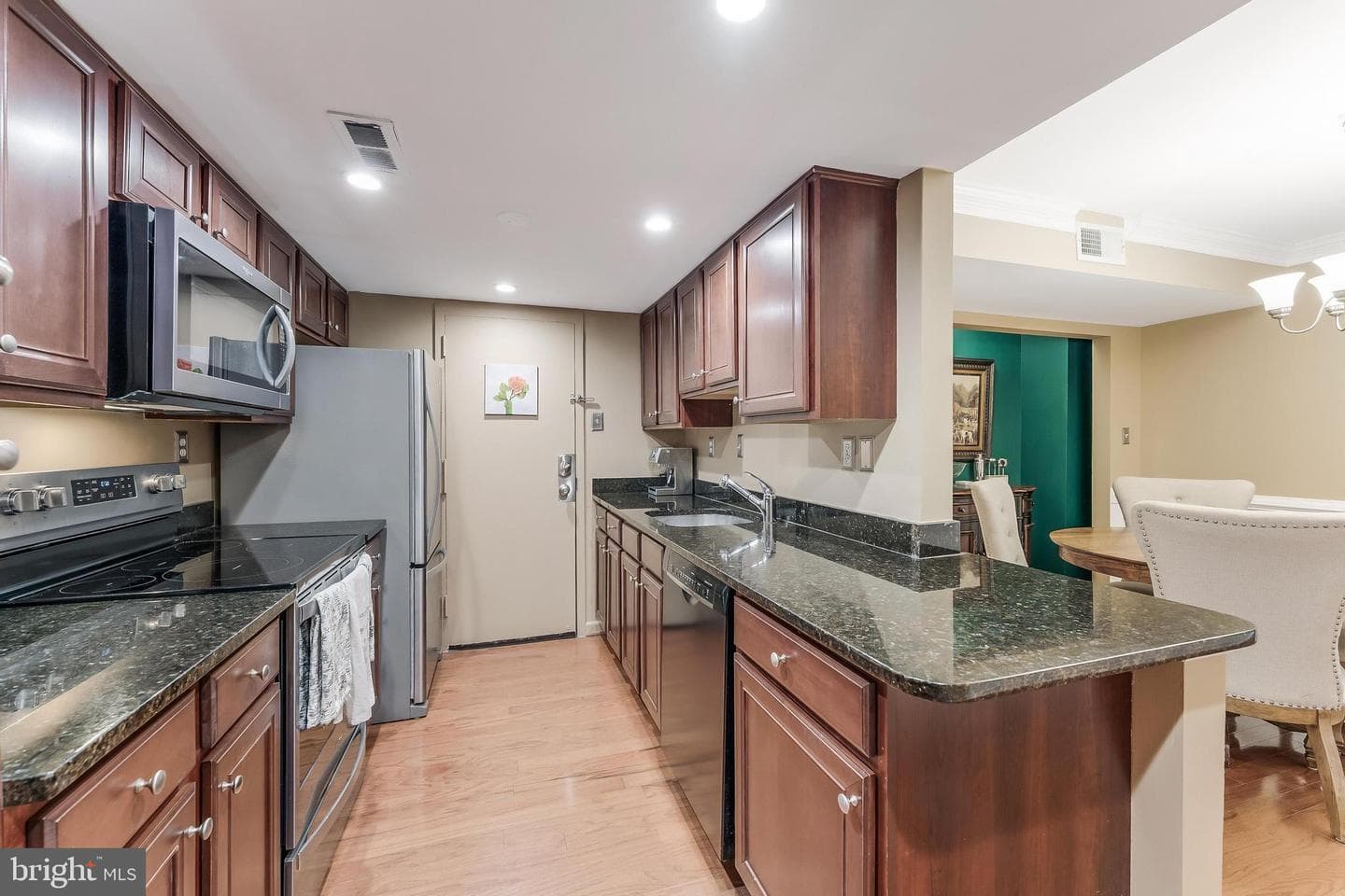 1515 S Arlington Ridge Road #504 photo 15