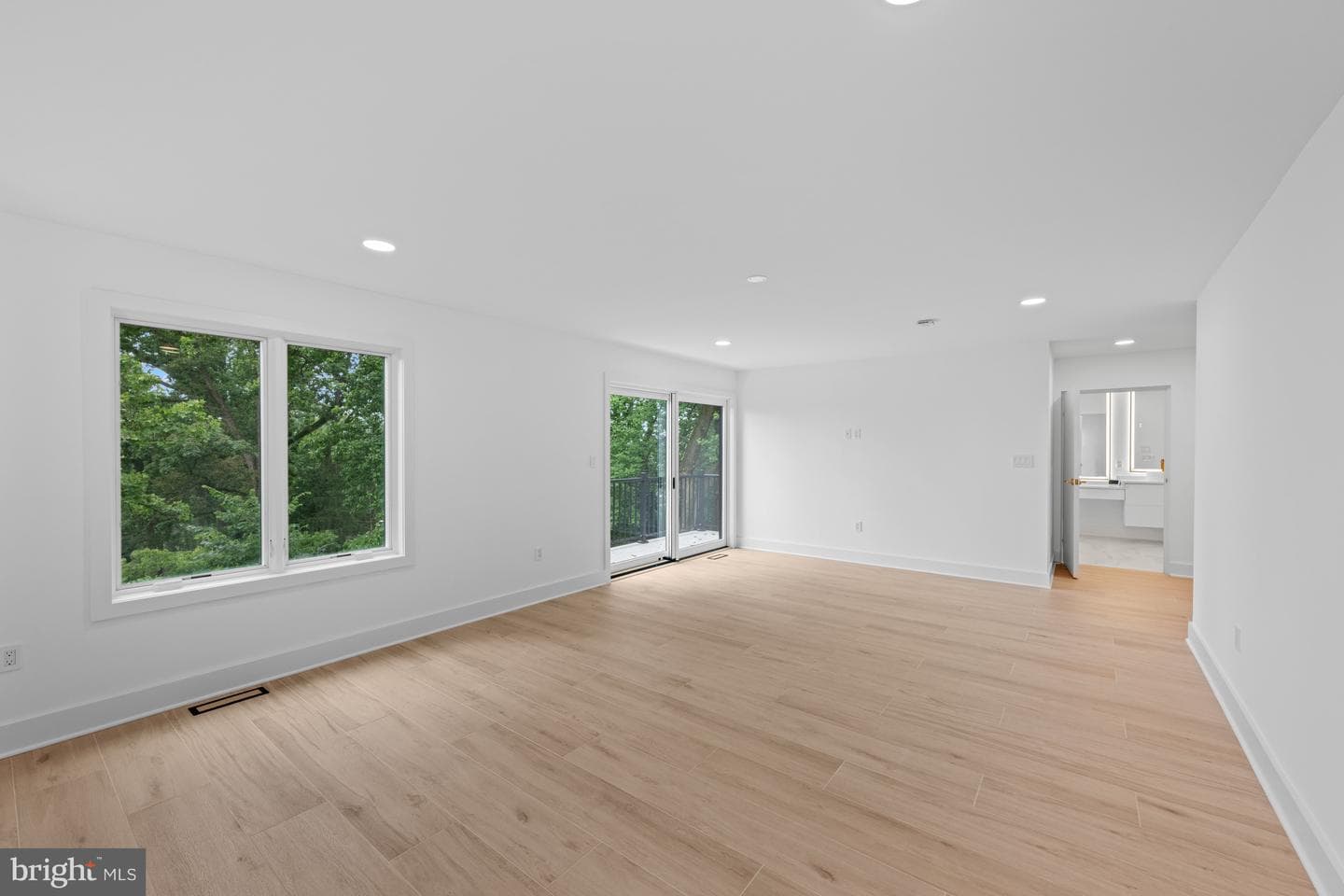 2321 N Richmond Street photo 32