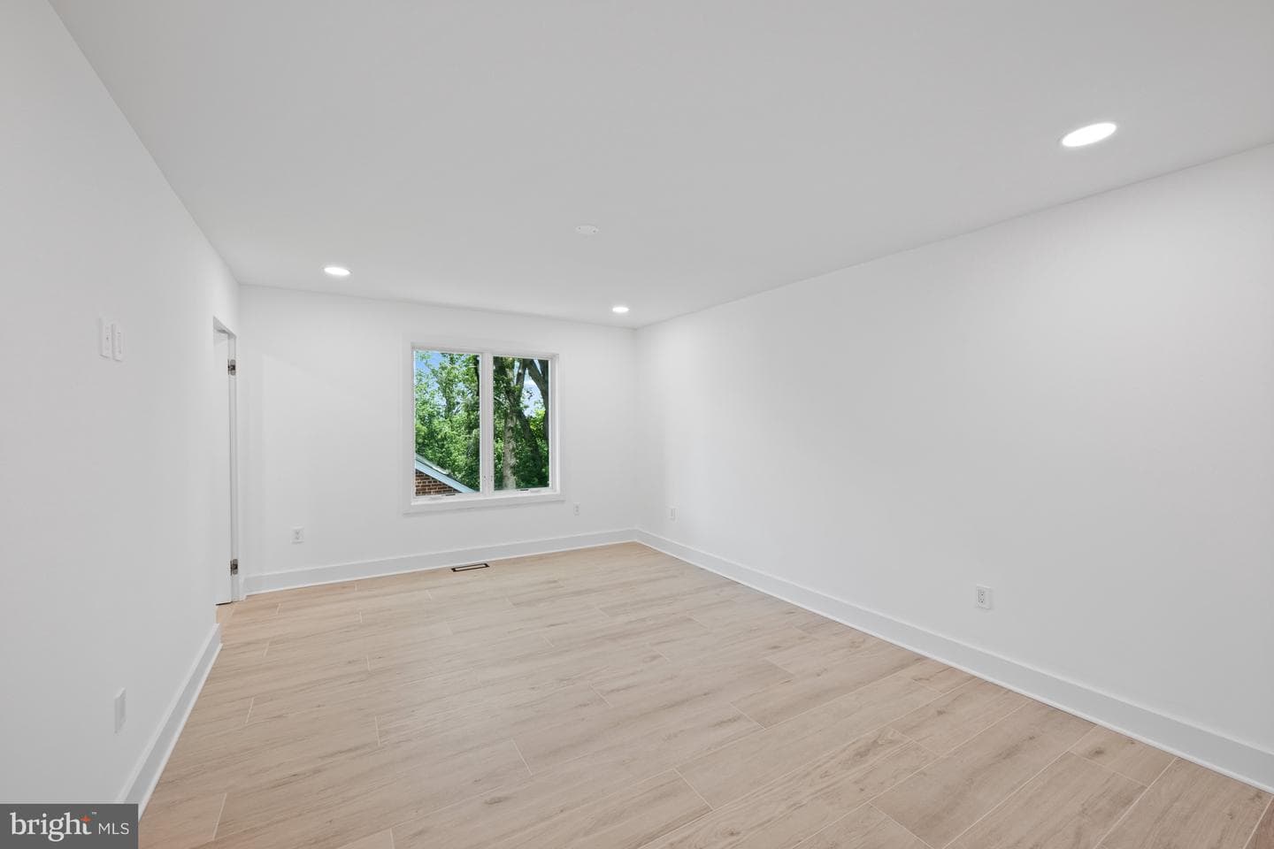 2321 N Richmond Street photo 36