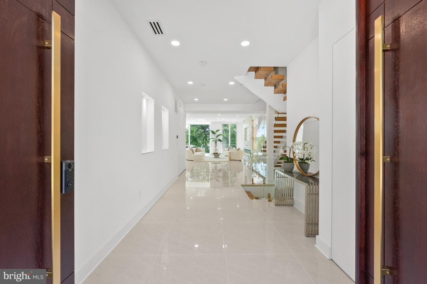 2321 N Richmond Street photo 4
