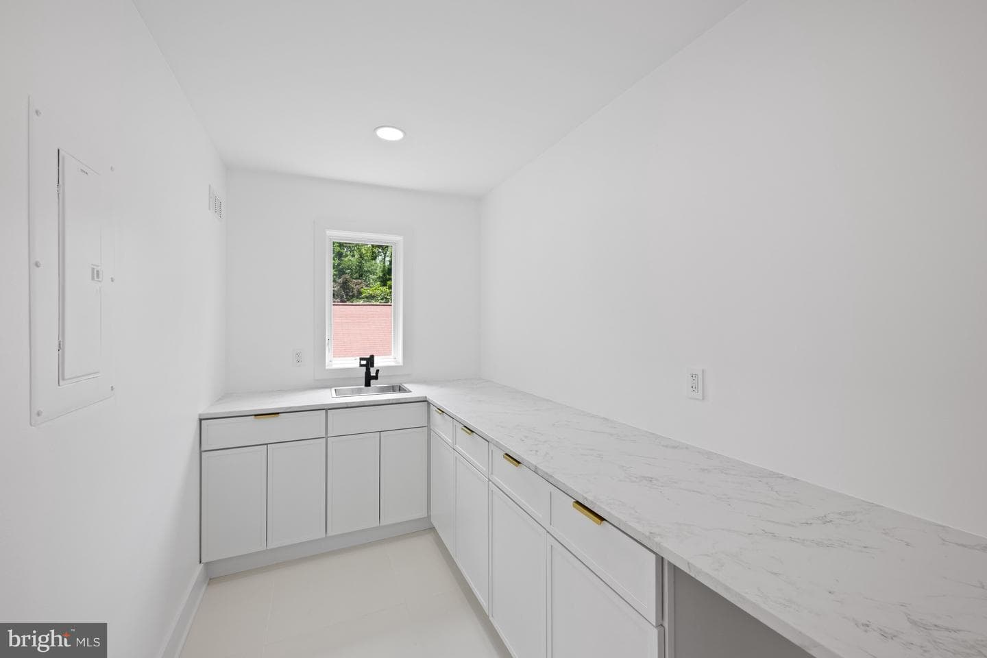 2321 N Richmond Street photo 42