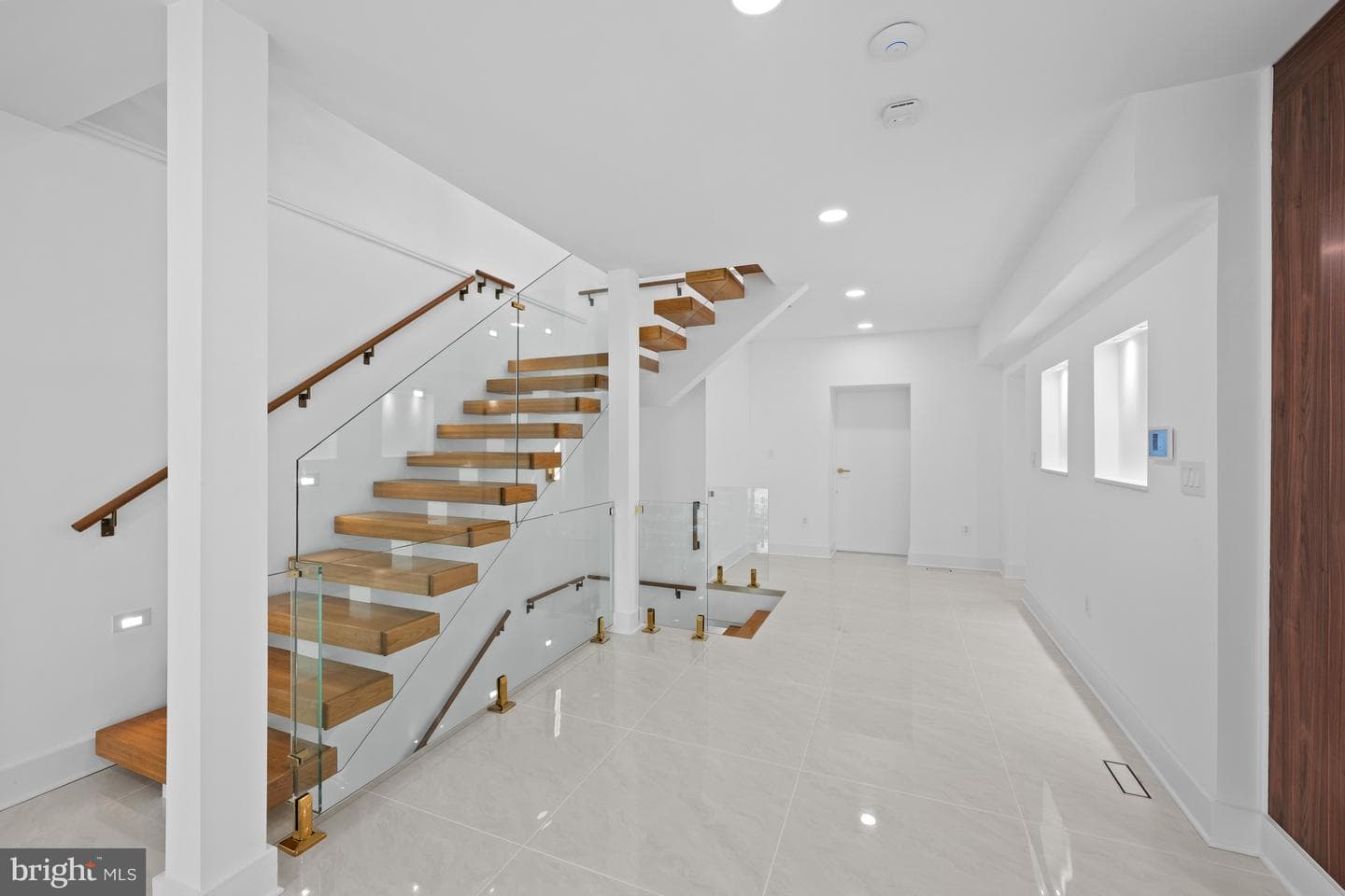 2321 N Richmond Street photo 44