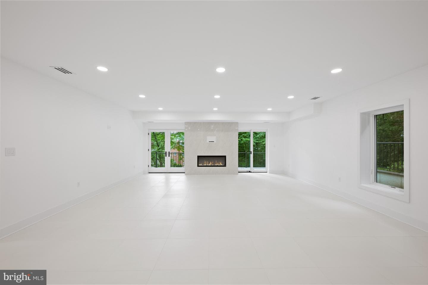 2321 N Richmond Street photo 59