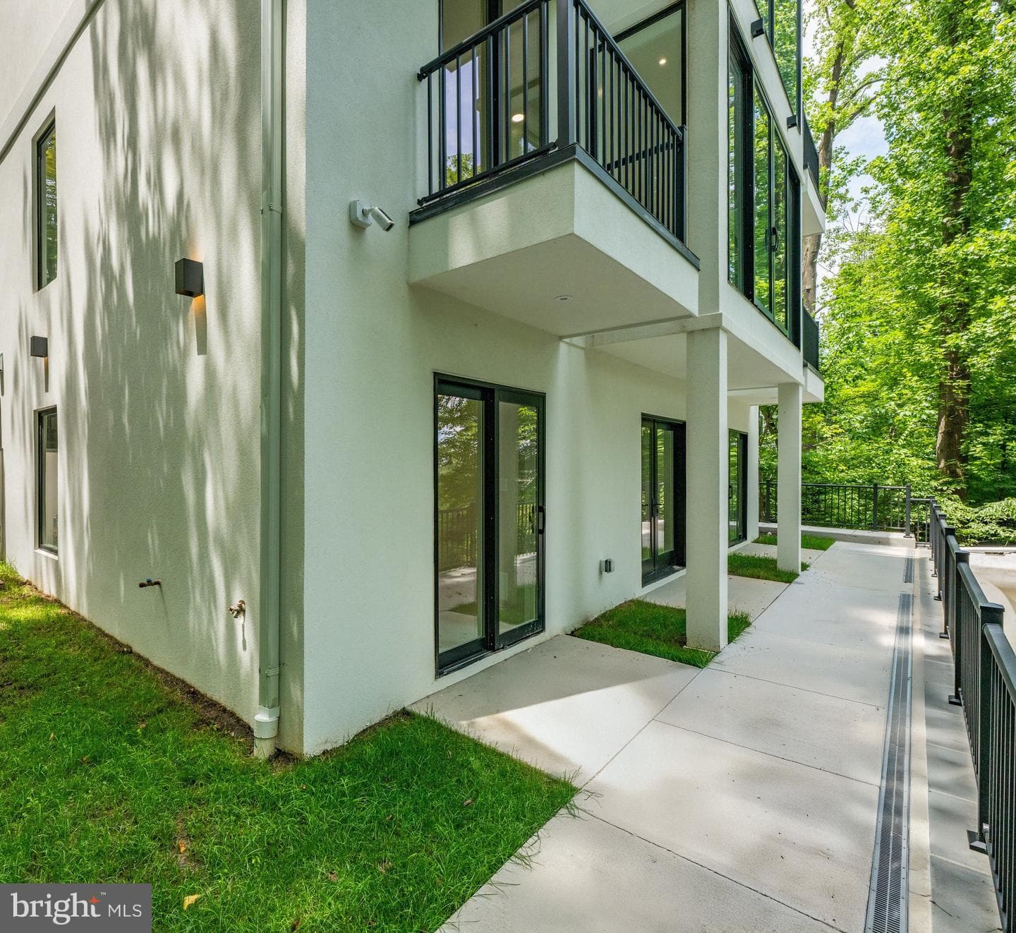2321 N Richmond Street photo 67