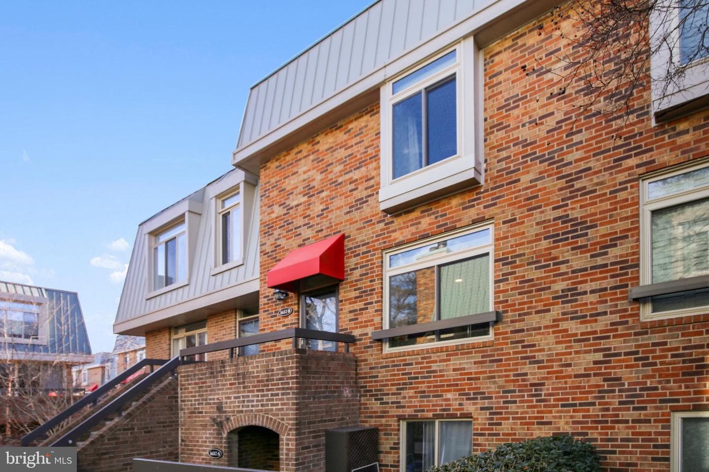 1657 S Hayes Street #b photo 2