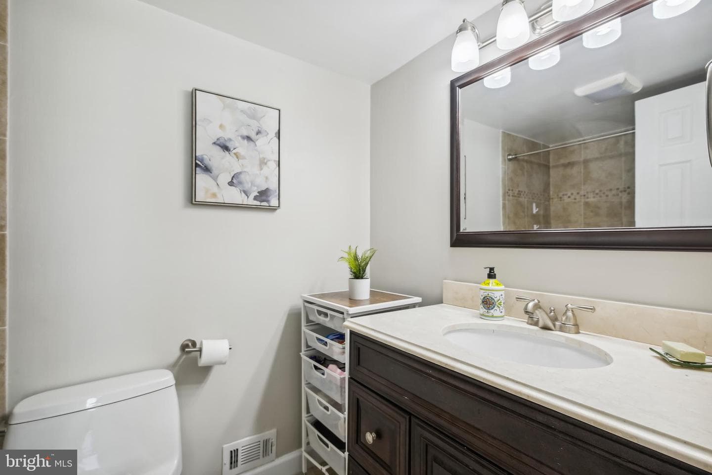 1657 S Hayes Street #b photo 31