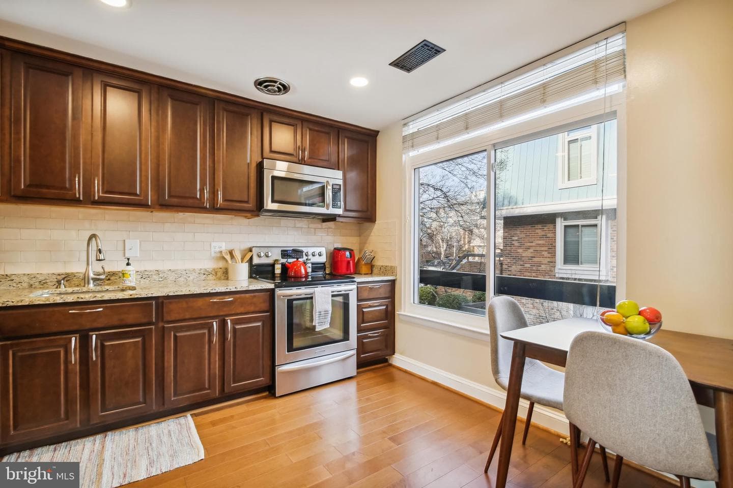 1657 S Hayes Street #b photo 6