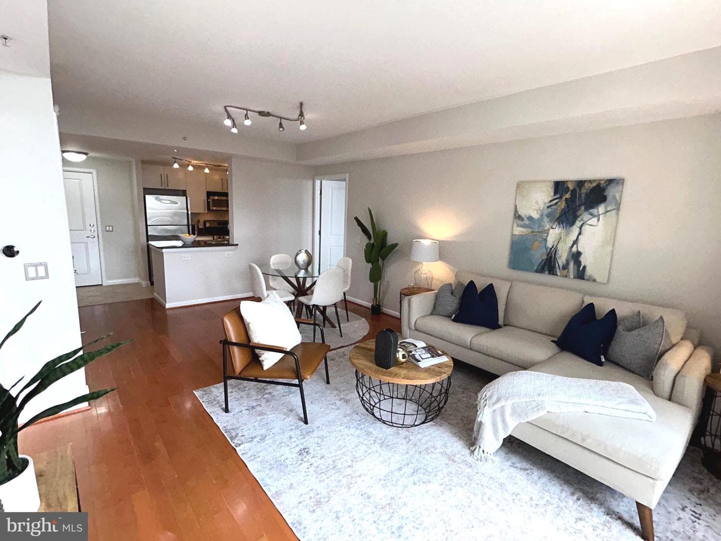 1021 N Garfield Street #812 photo 10