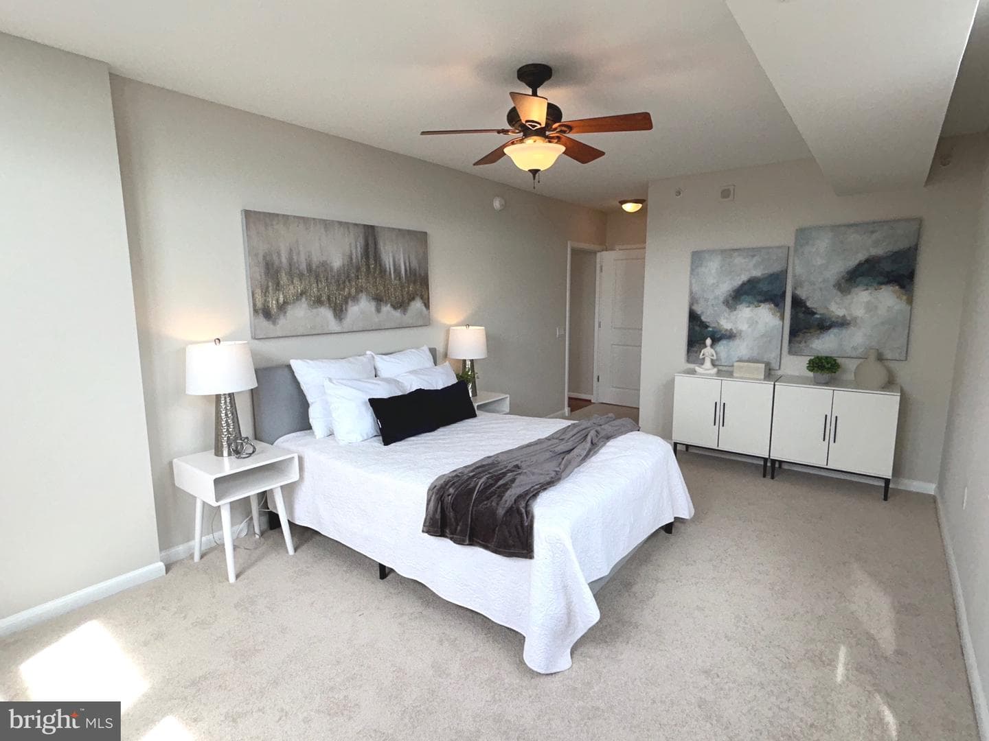 1021 N Garfield Street #812 photo 23