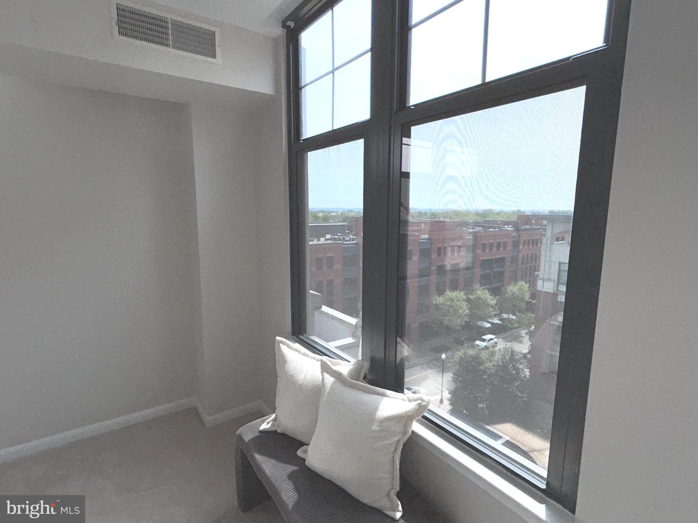 1021 N Garfield Street #812 photo 24
