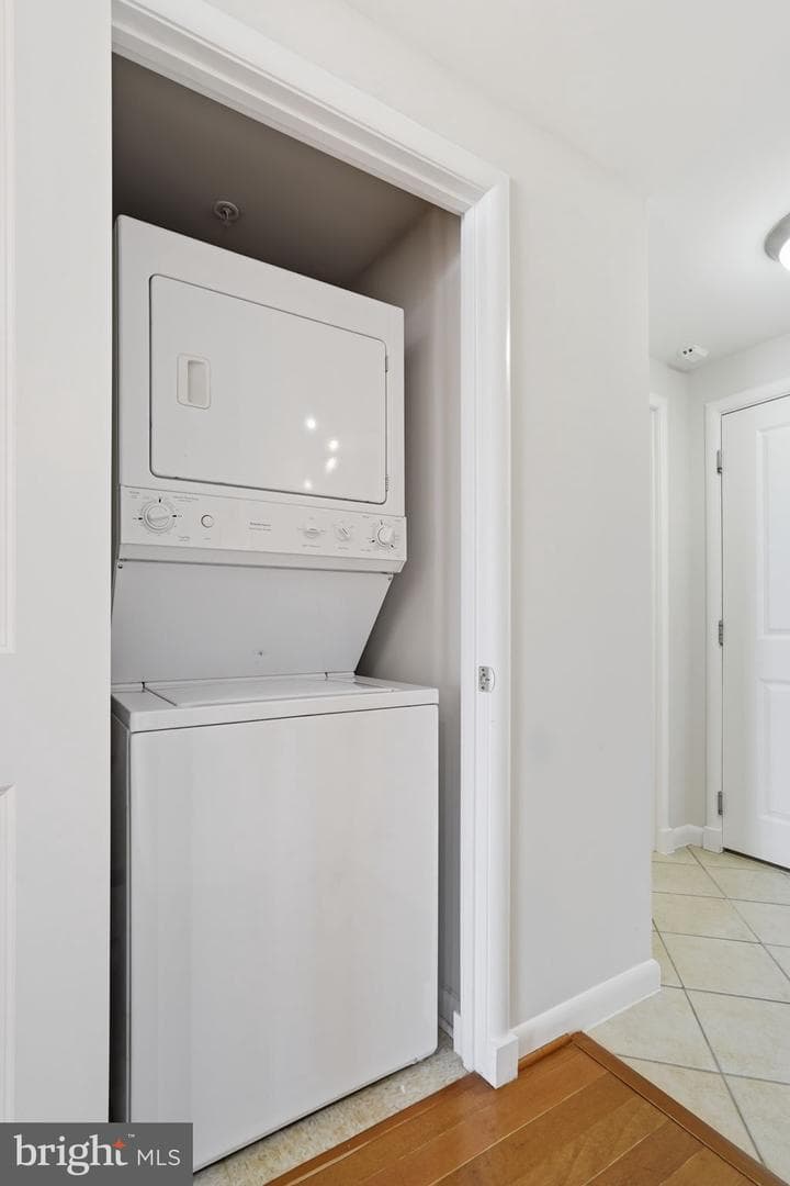 1021 N Garfield Street #812 photo 28