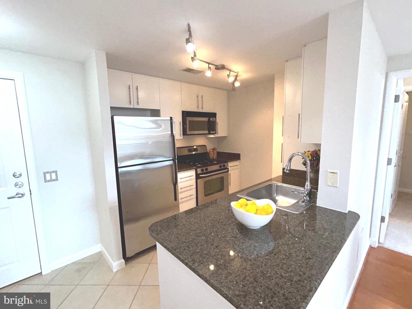 1021 N Garfield Street #812 photo 3