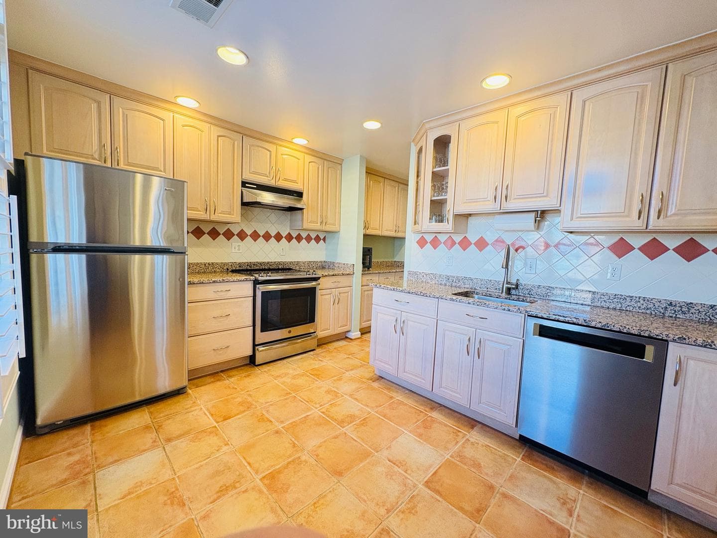 1661 S Hayes Street #2 photo 3