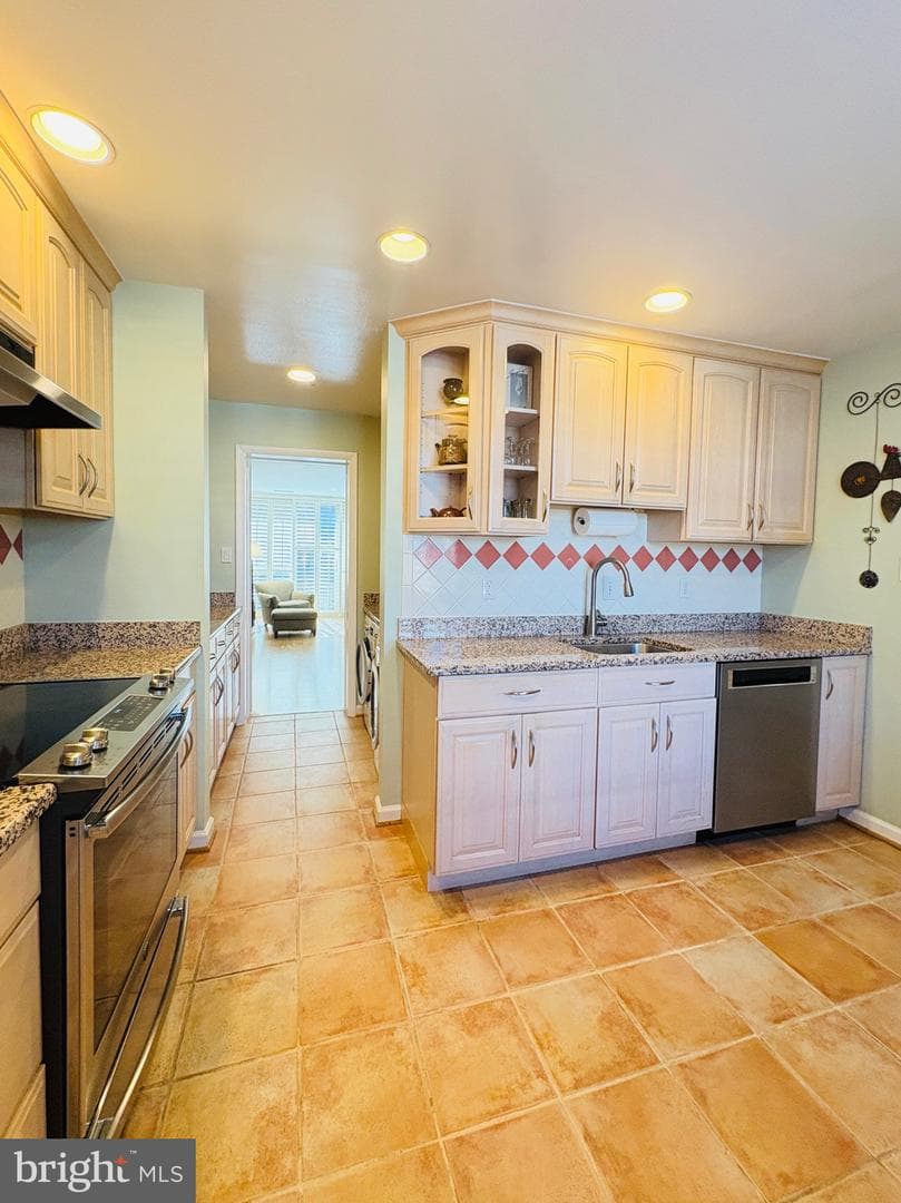 1661 S Hayes Street #2 photo 5