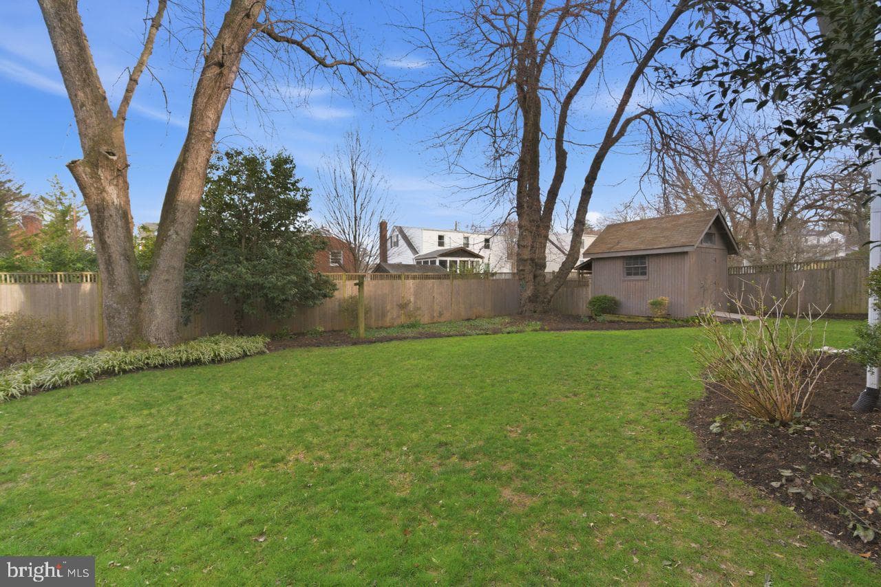 1301 N Quintana Street photo 2