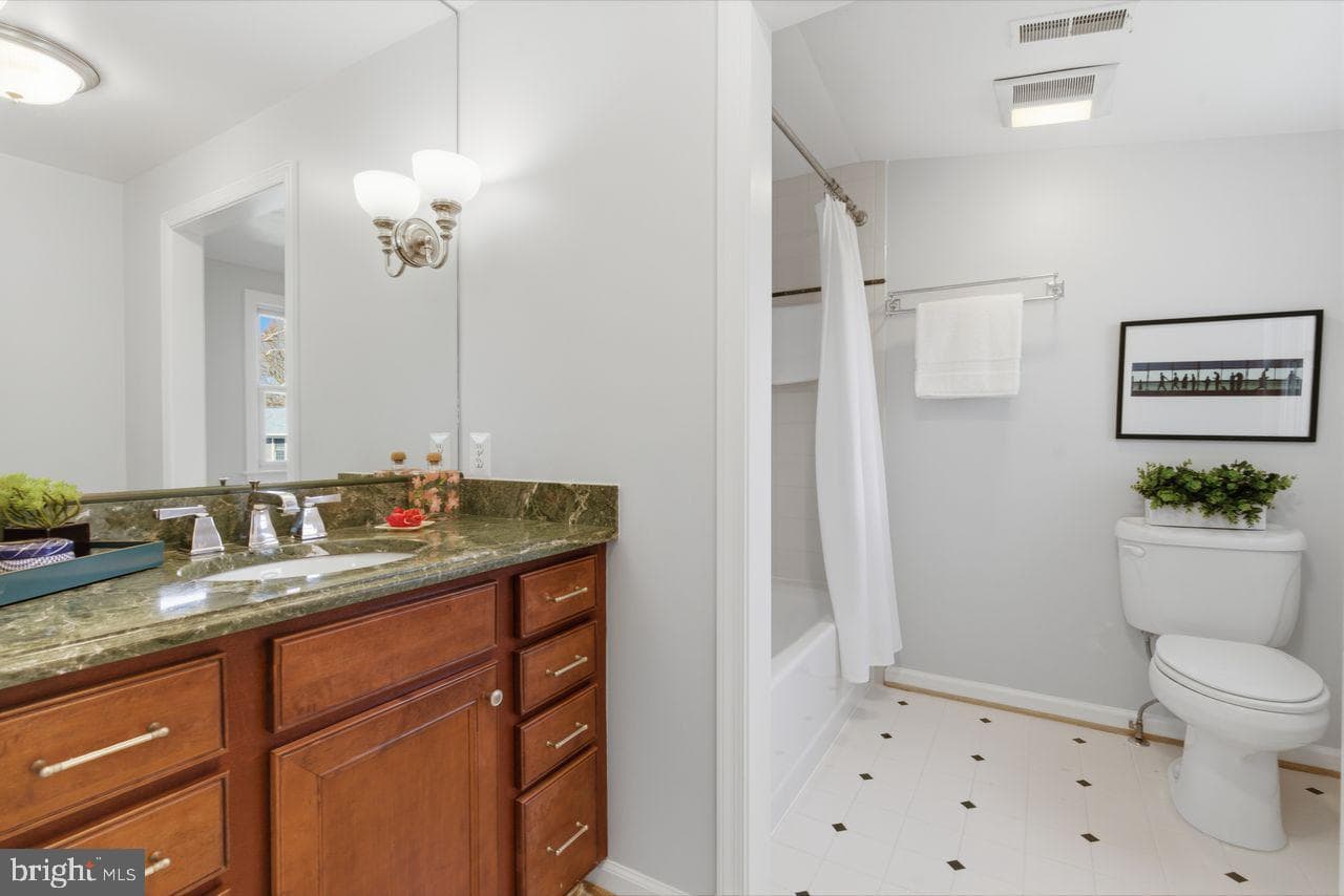 1301 N Quintana Street photo 25