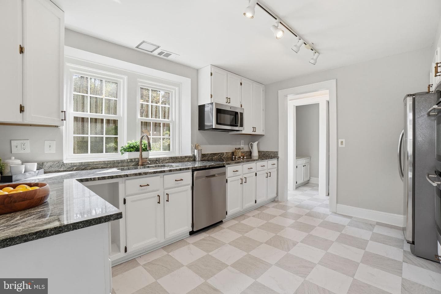 1805 Army Navy Drive photo 5