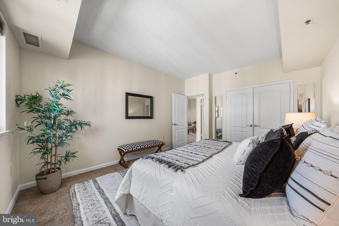 1211 S Eads St # 1305 photo 15