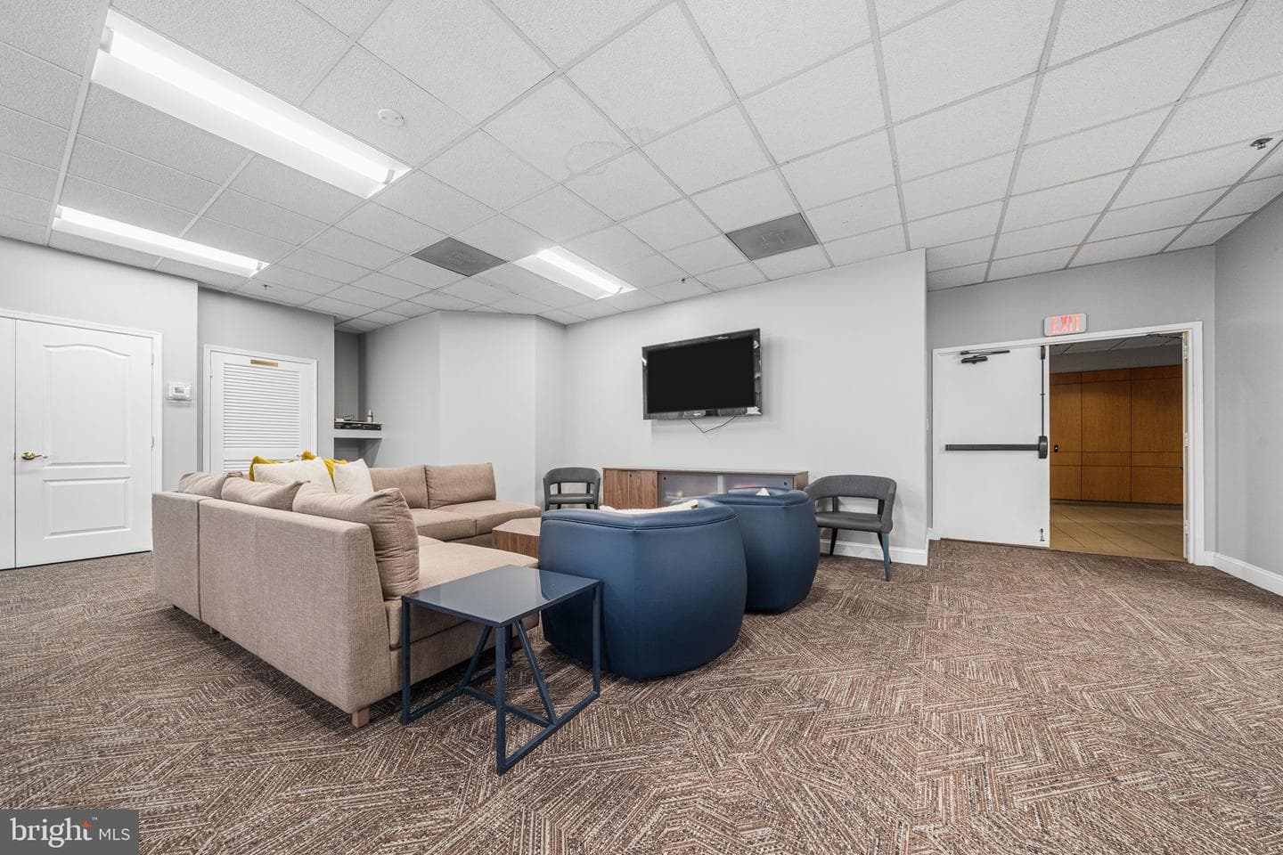1211 S Eads St # 1305 photo 23