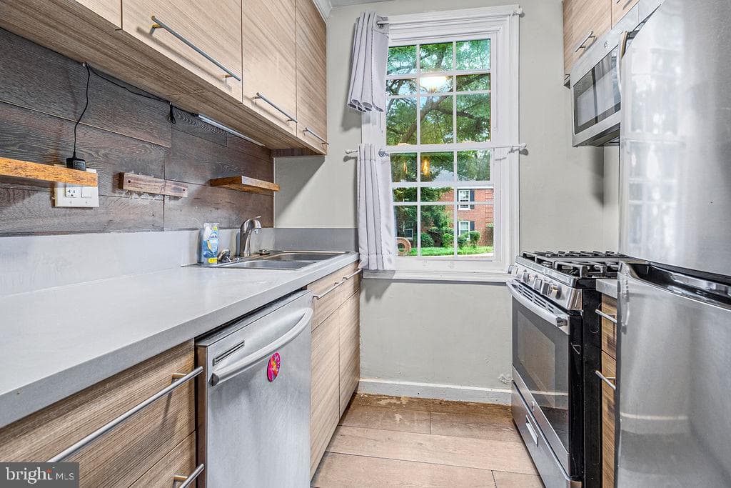 248 N Thomas St # 248-1, Arlington