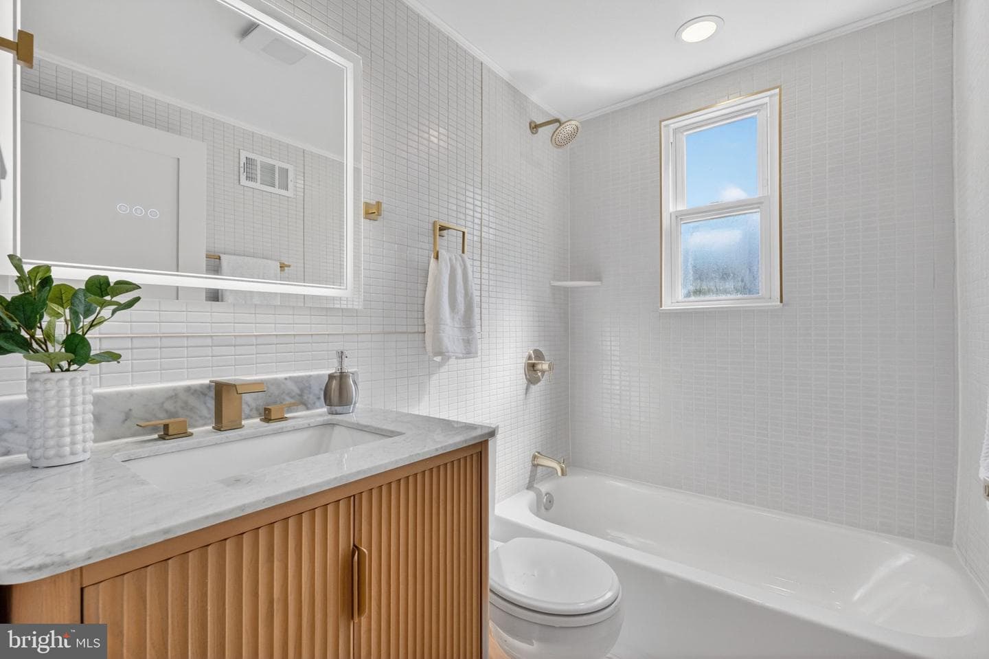 1911 S Kenmore Street photo 23