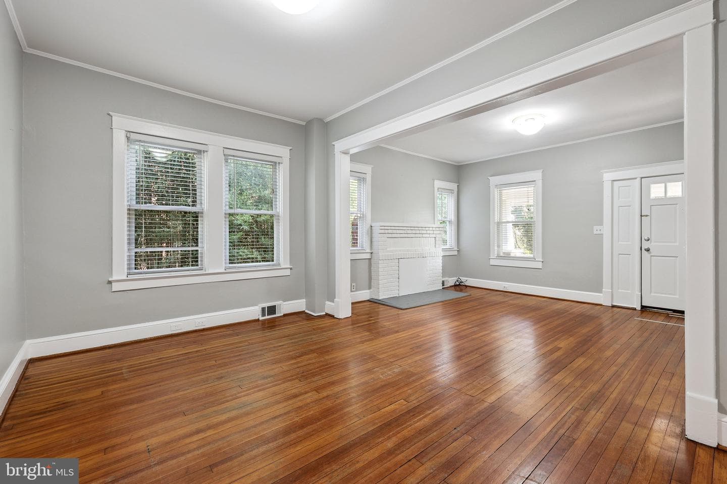 2417 Washington Blvd photo 4