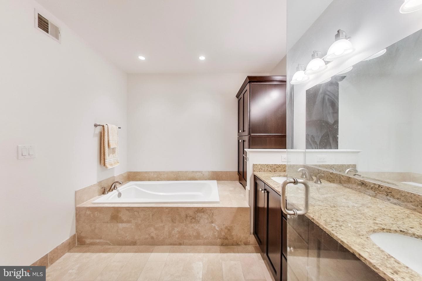 1418 N Rhodes Street #b120 photo 22