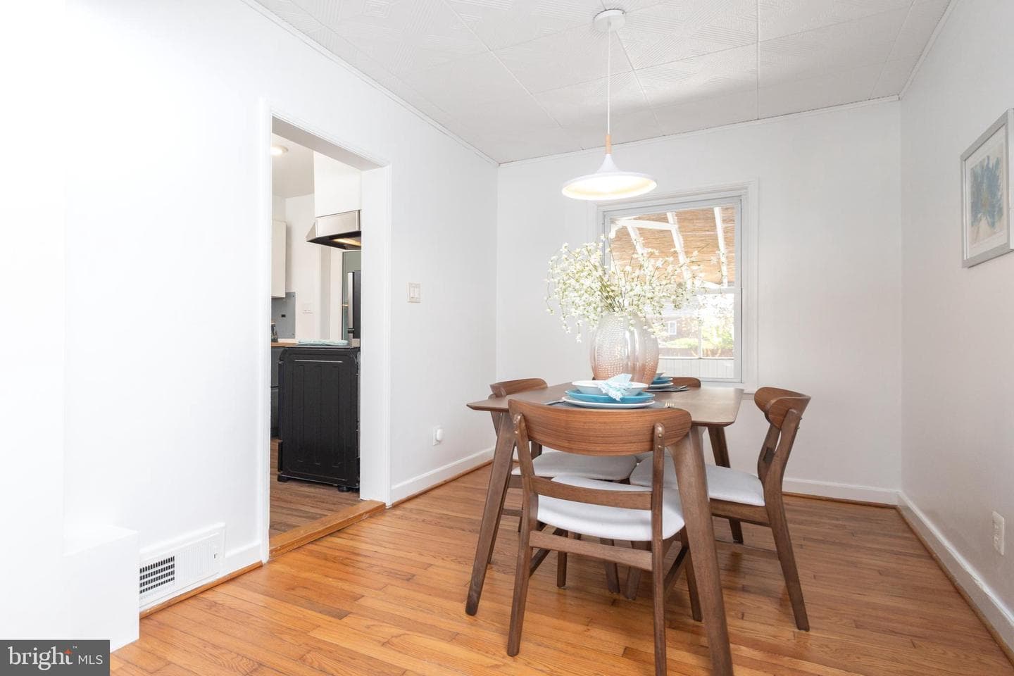 304 S Veitch Street photo 10