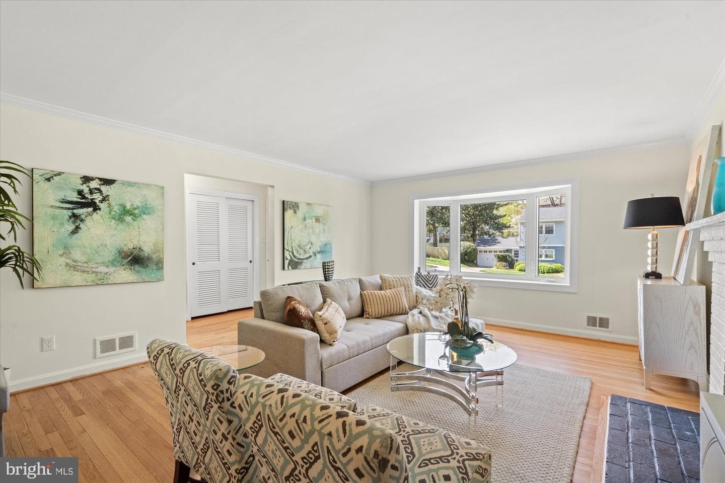 3907 N Woodstock Street photo 2