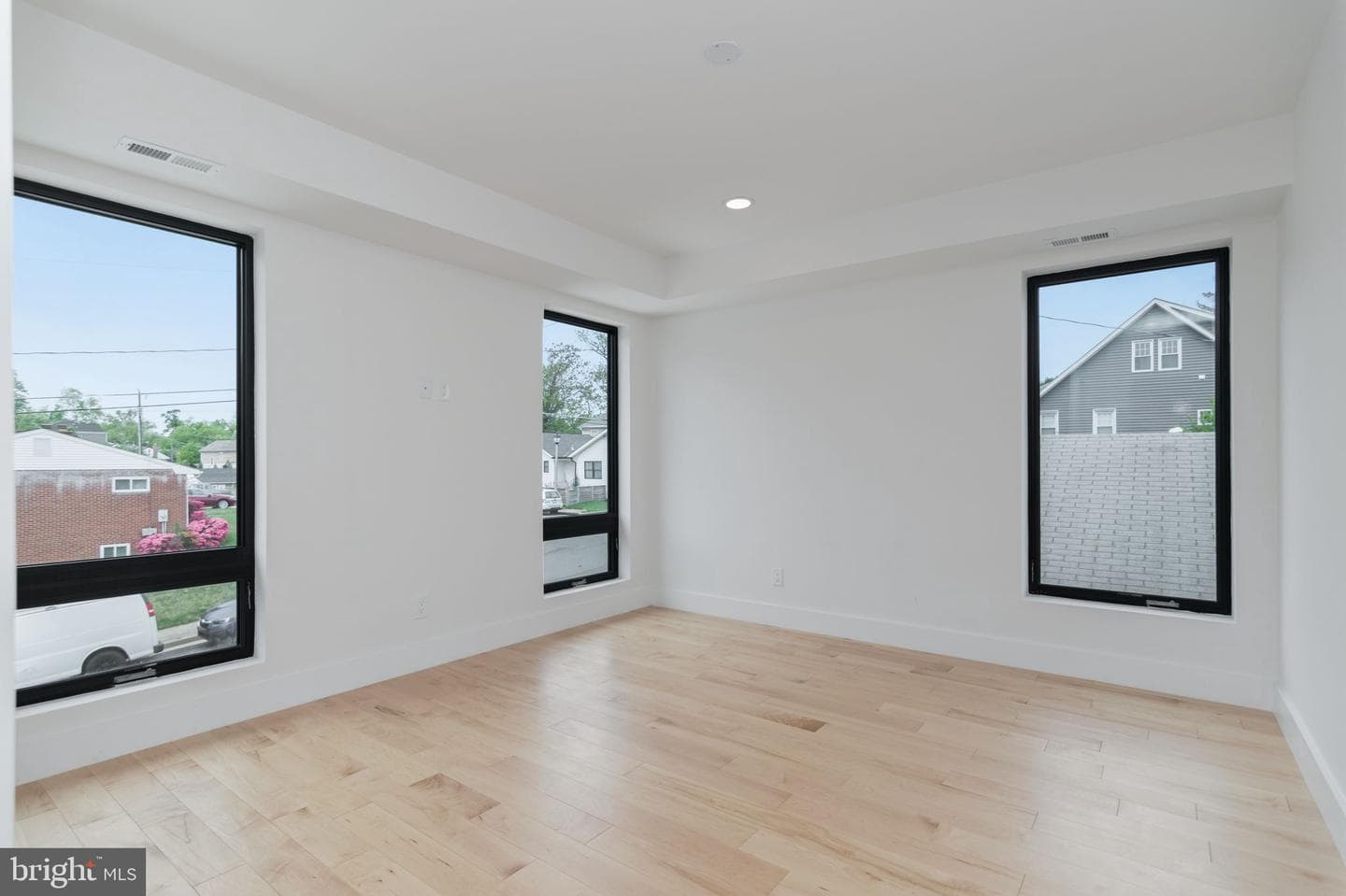 2025 N Emerson Street photo 37