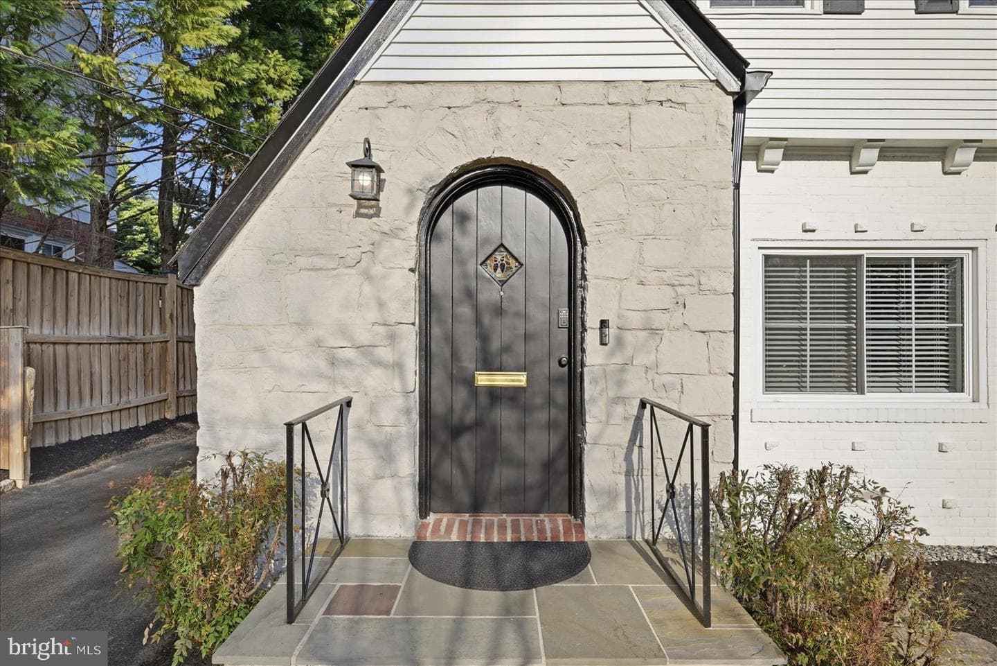 1319 N Wakefield Street photo 2