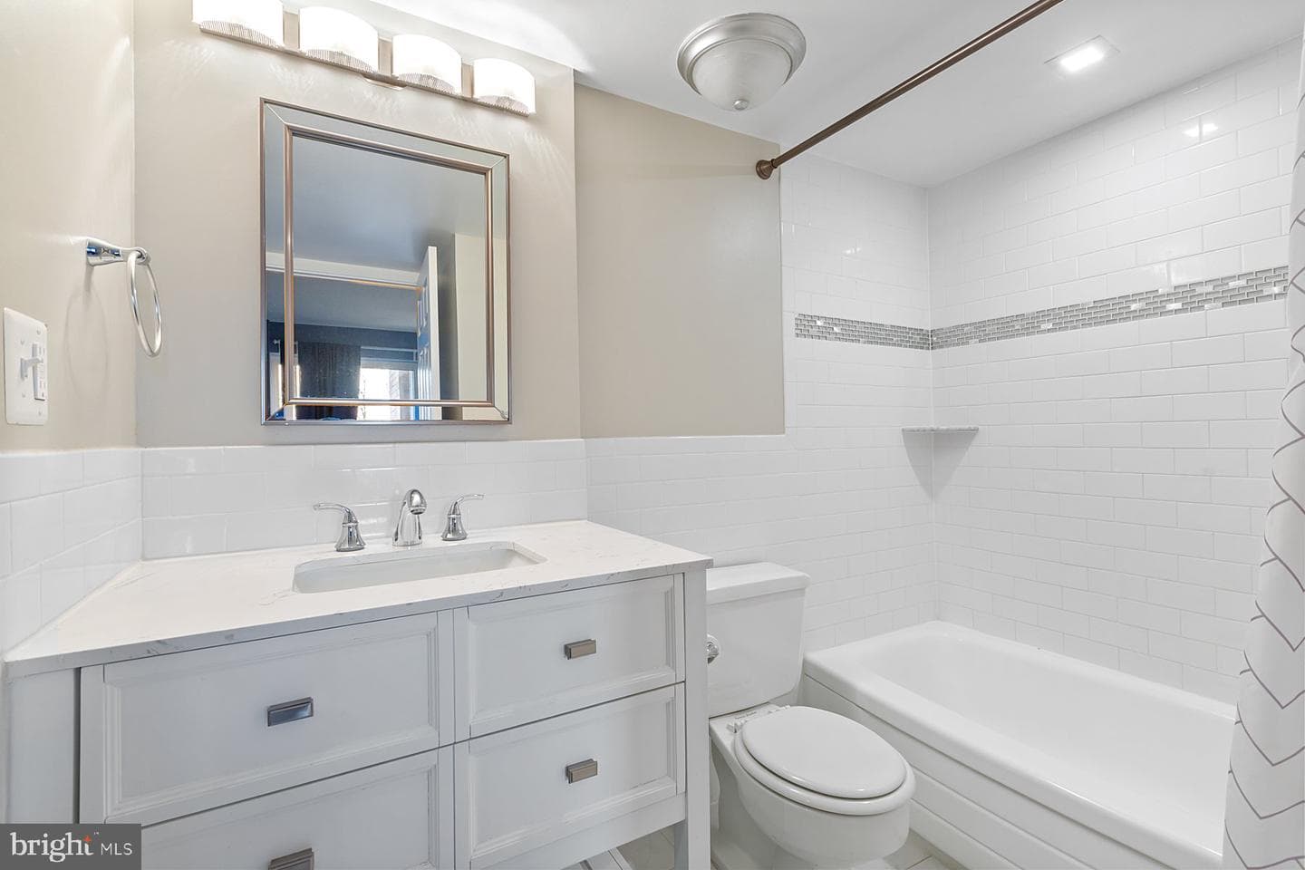 1300 Army Navy Drive #612 photo 16