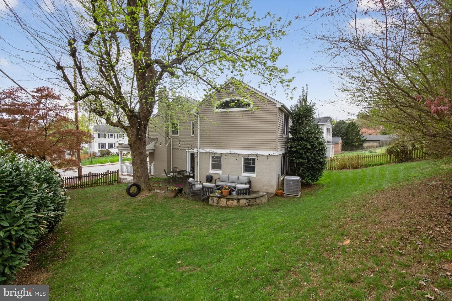 942 N Longfellow Street photo 45