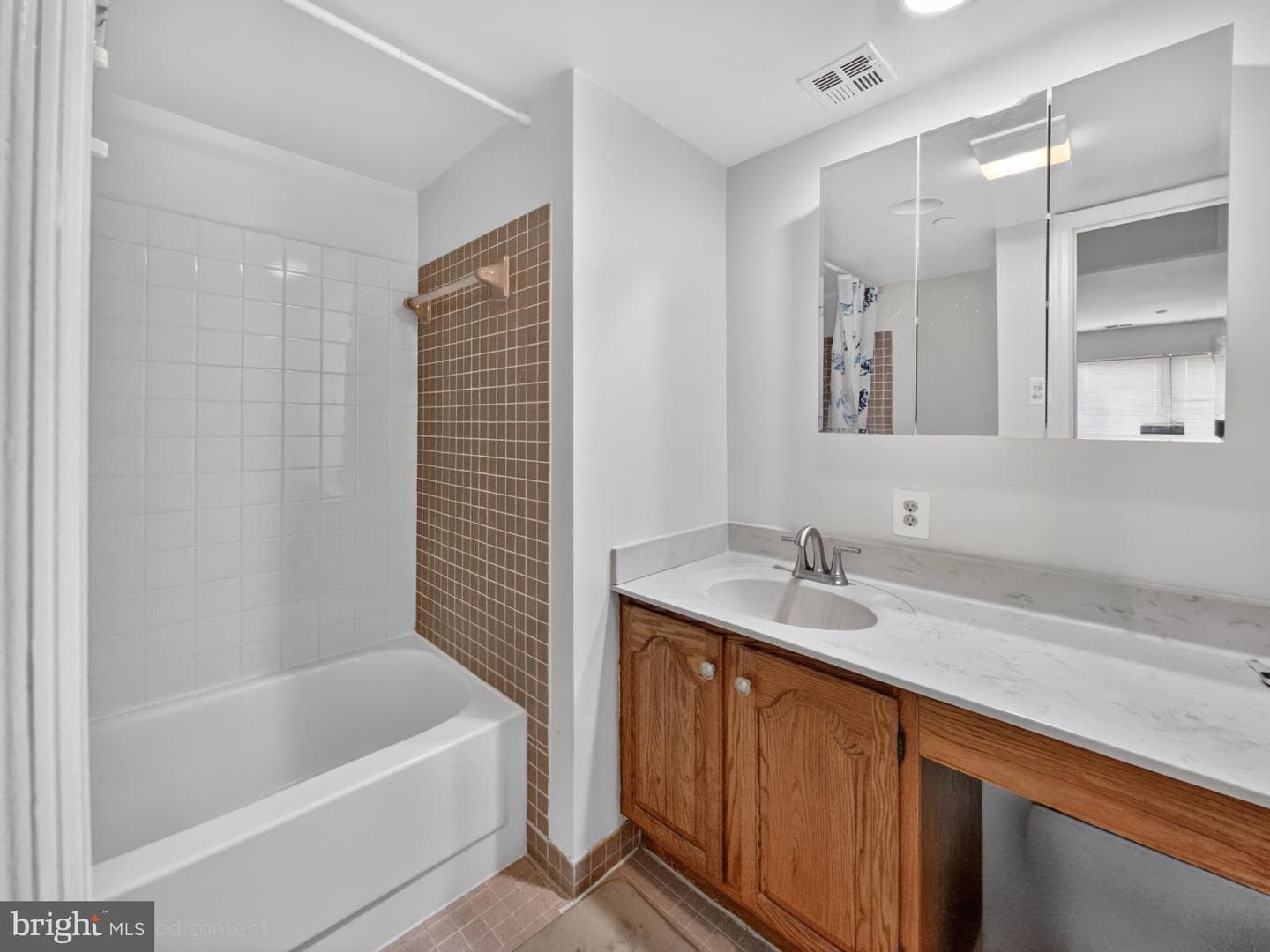 1301 N Courthouse Rd # 1803 photo 19