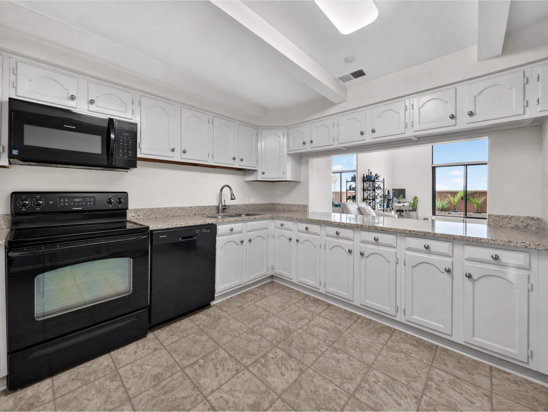 1301 N Courthouse Rd # 1803 photo 7
