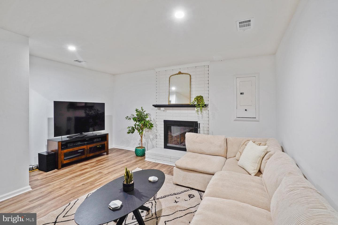 1179 N Vernon Street photo 21