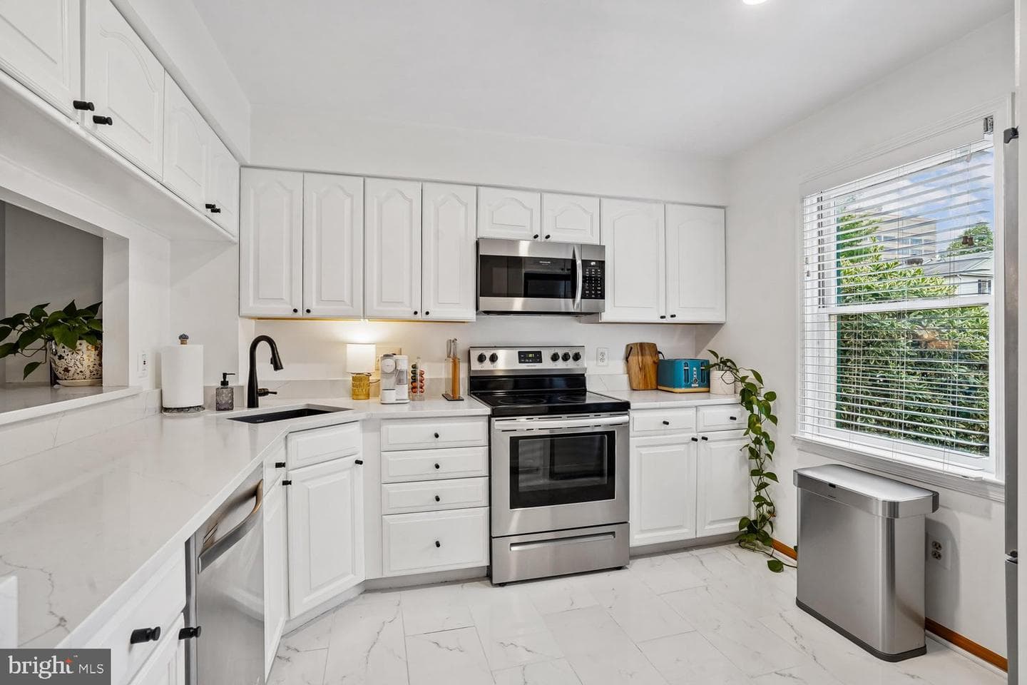 1179 N Vernon Street photo 3