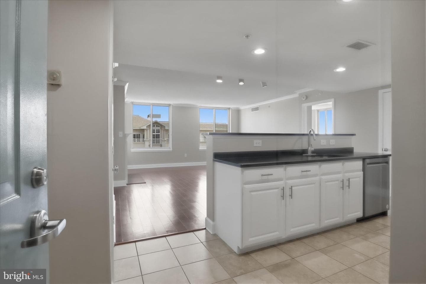 1220 N Fillmore Street #908 photo 2