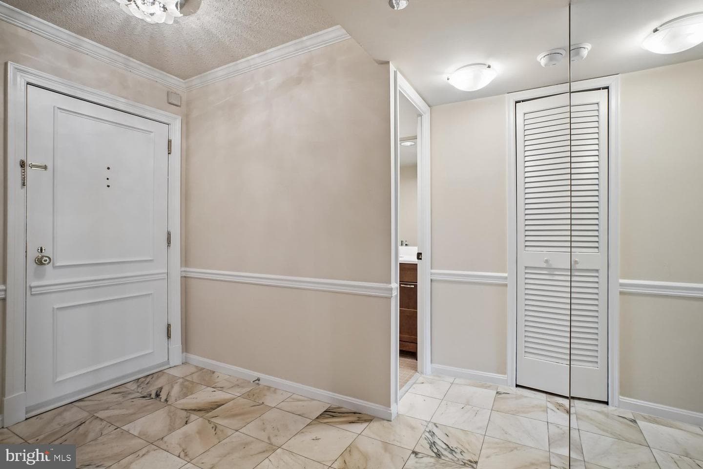 1301 N Courthouse Road #1612 photo 4