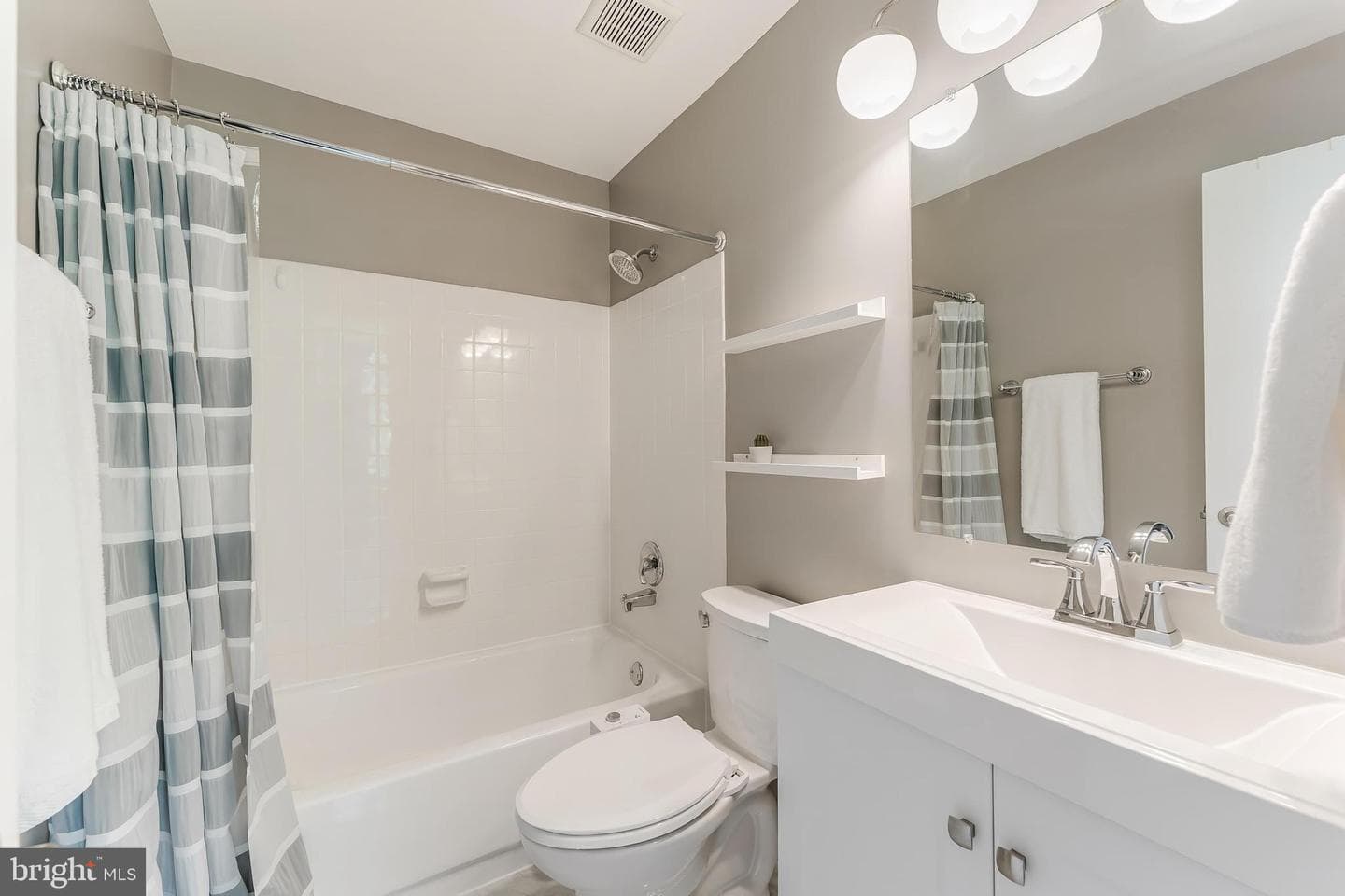 2202 S Quincy Street #2 photo 24